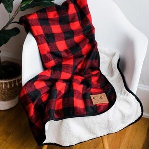 CC Buffalo Check Sherpa Lined Throw Blanket ❤️🖤